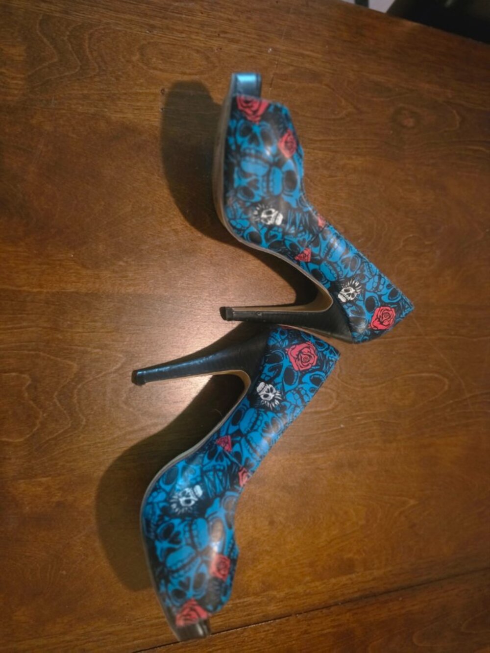 Iron Fist Blue Skull & Rose Heels — Bright Blue Graphic Print — Rare Size 9 - Picture 2 of 6